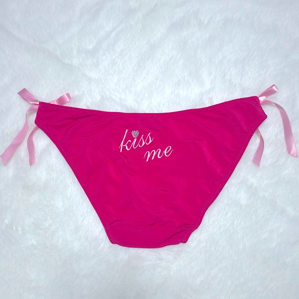 💕 NEW Vintage Victorias Secret Kiss Me Panties💕